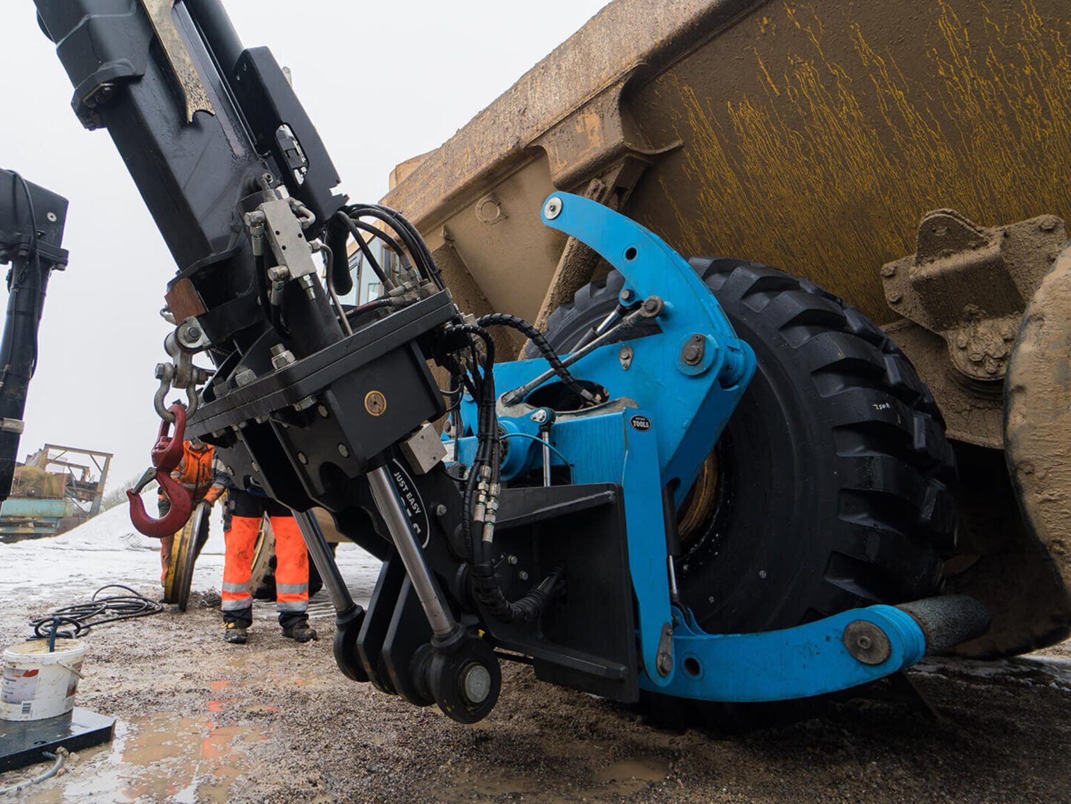 AME Intl. Easy Gripper 2400-2T Tires 45"-96", 4400Lbs Cap - AME-94062 | MFVCanada.com